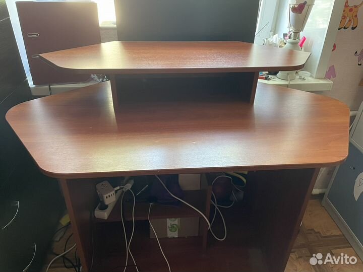Компьютерный стол