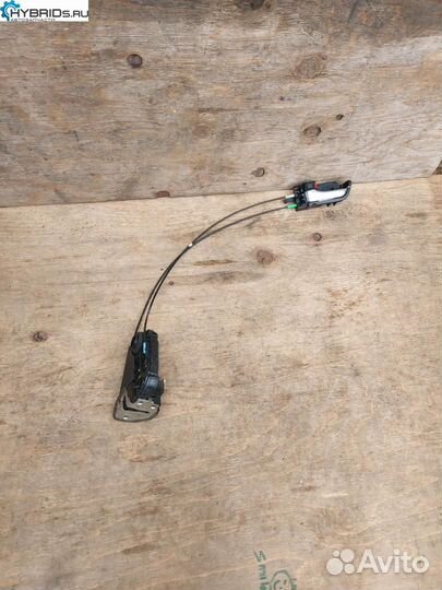 Замок двери задней левой Toyota Prius 2 NHW20