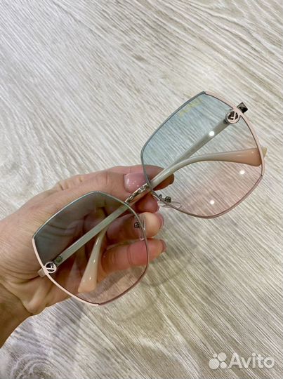 Солнечные очки женские