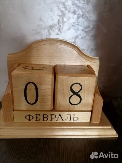 Вечный календарь из дерева