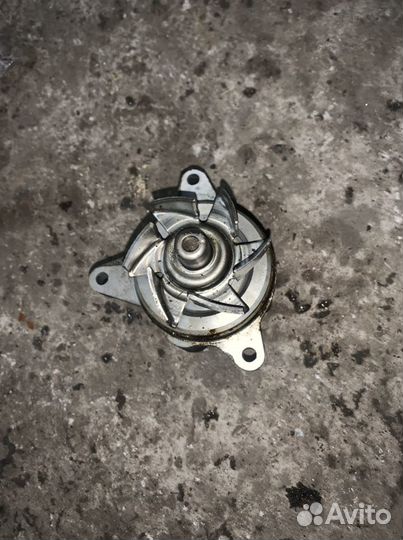 Помпа водяной насос Mazda 3,6 LF 2,0