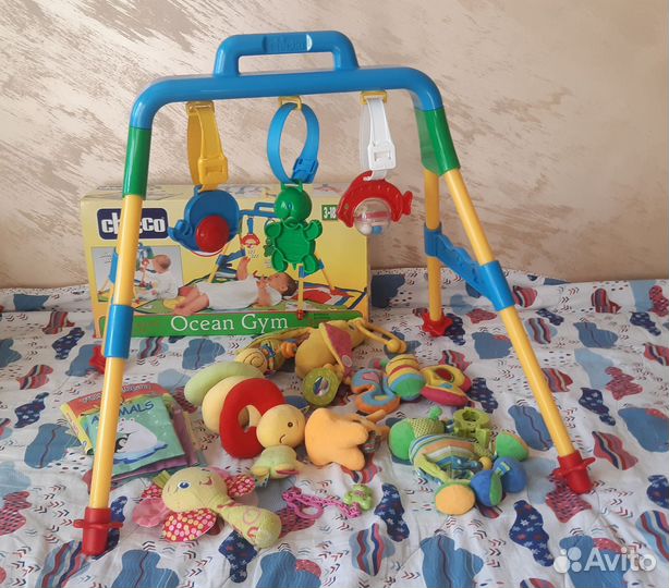 Развивающие игрушки, турник и погремушки