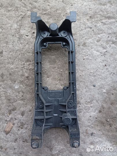 Кронштейн кулисы АКПП Skoda Octavia A7