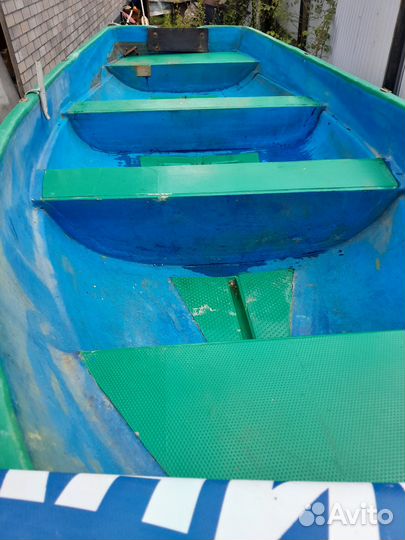 Лодка гребная 