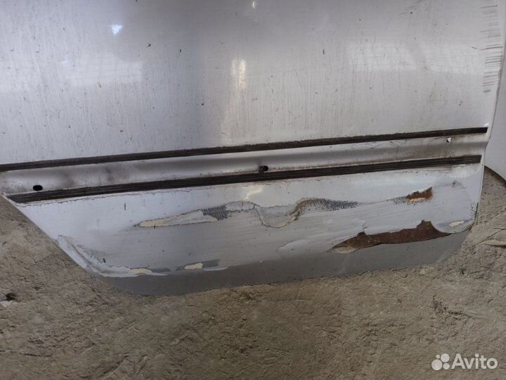 Дверь боковая задняя правая Mitsubishi Carisma