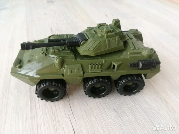 Игрушка бронетранспортёр
