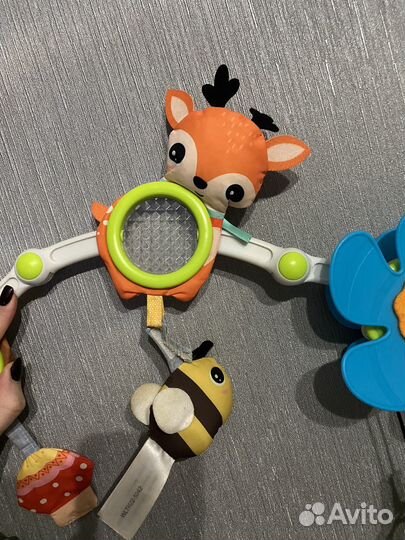 Дуга с игрушками