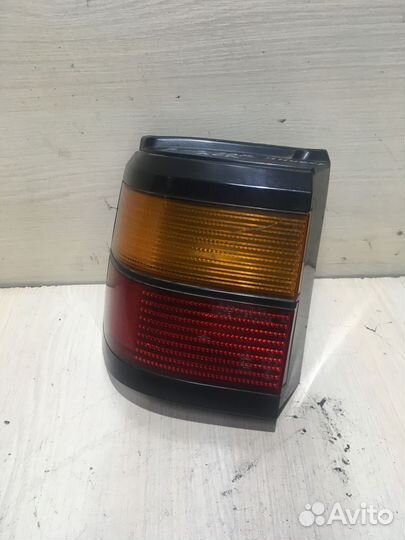 Фонарь задний левый наружный VW Passat B3