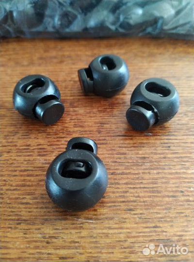 Зажим для шнурка, подпружиненный