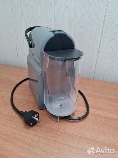 Капсульная кофемашина delonghi