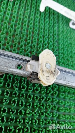 Направляющие переднего стекла Opel Vectra C