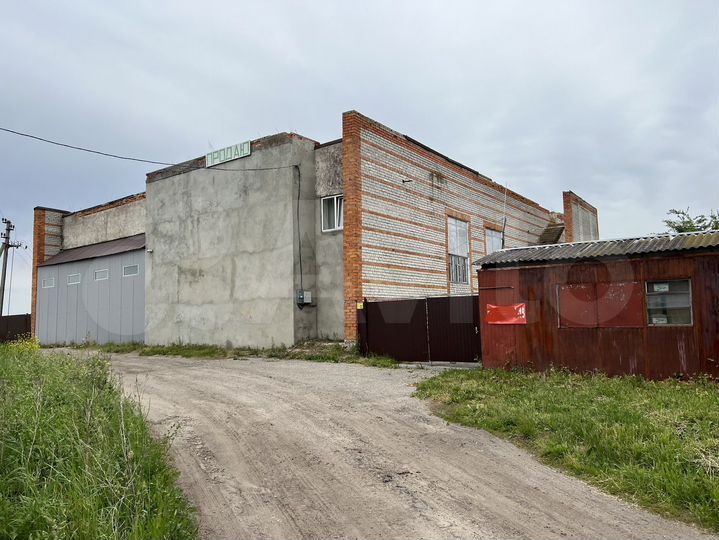 Помещение 800 м², с земельным участком