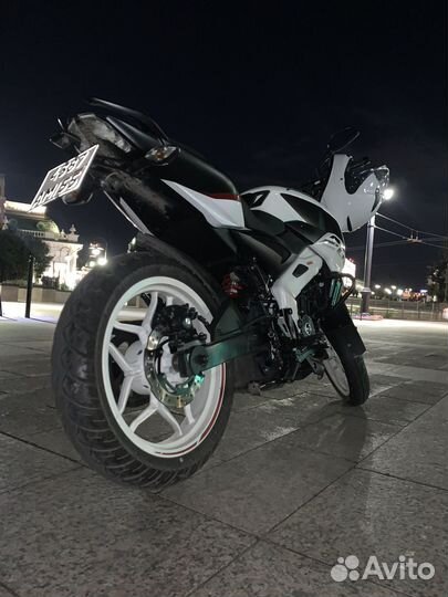 Мотоцикл Bajaj Pulsar NS200