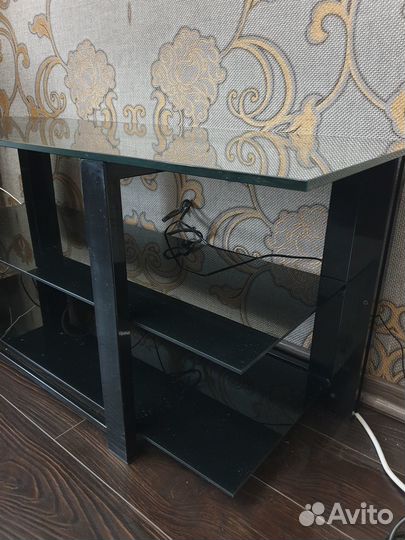 Стеклянная тумба под тв