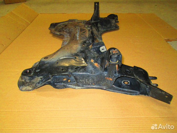 Подрамник Peugeot 408