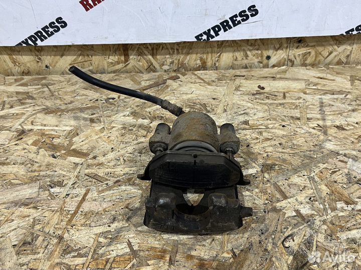 Суппорт тормозной передний левый Skoda Octavia A5