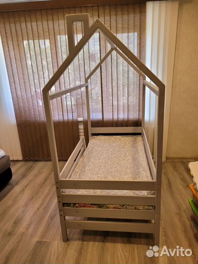 Детская кровать домик с матрасом