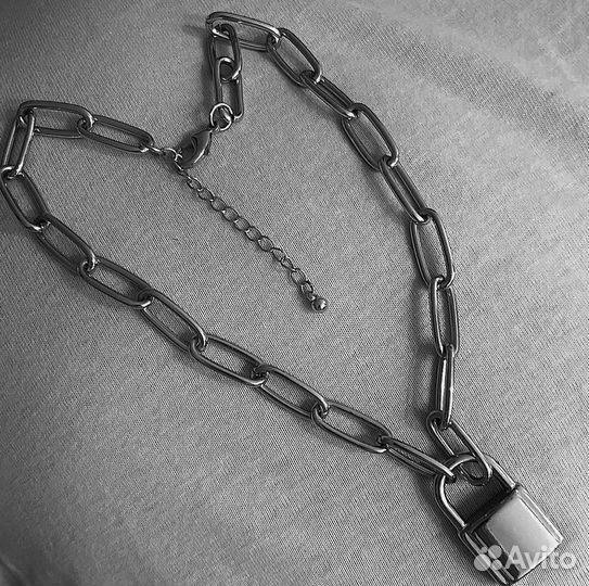 Ожерелье с цепочкой и подвеской-замком