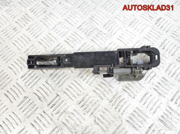 Кронштейн ручки Nissan Primera P12E 80611AV600