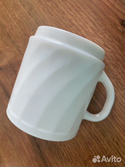 Тарелки и бокалы