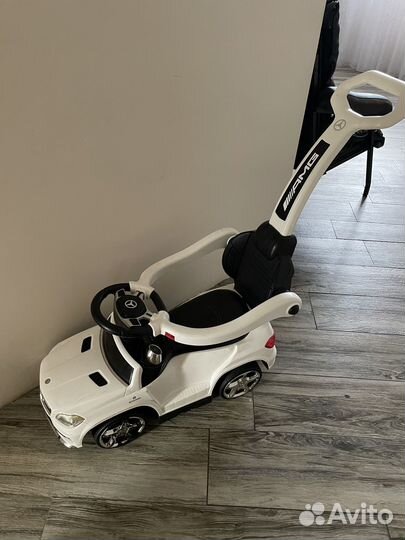 Машина каталка толокар с ручкой