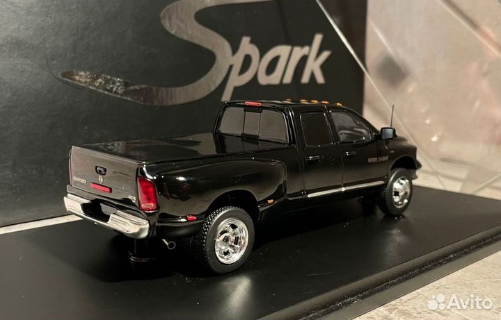 Редкая Модель Dodge Ram 3500 2005 Spark 1:43