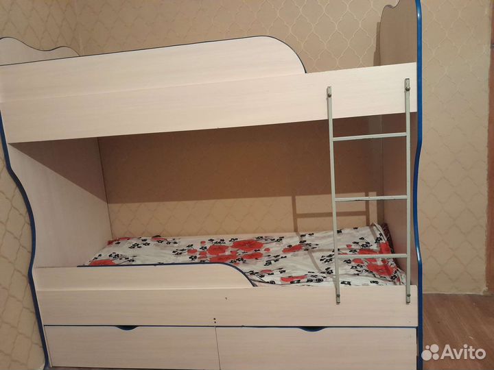 Двухярусная кровать