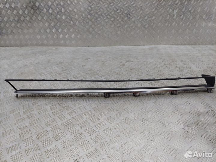 Молдинг днфлнектора Audi Q8