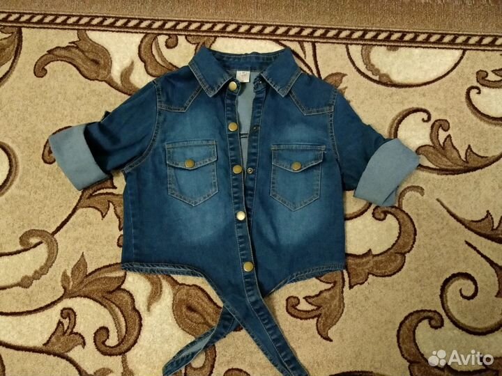 Короткая легкая джинсовка