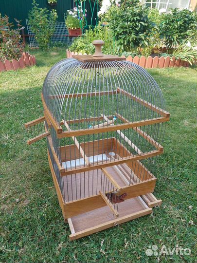 Деревянная клетка для птиц