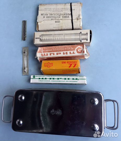 Шприцы и стерилизатор