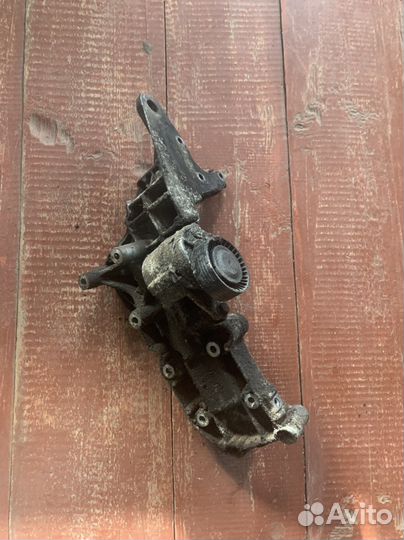 Кронштейн генератор Volvo S80