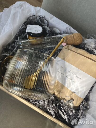 Подарочный набор бокс с чашкой, чаем и медом