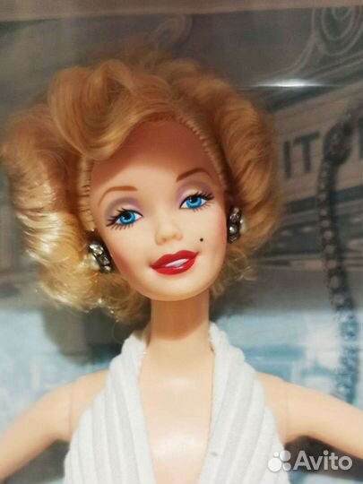 Барби в Образе Мэрилин Монро в Белом Платье