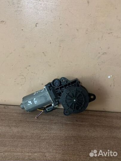 Моторчик стеклоподъемника fusion 2002