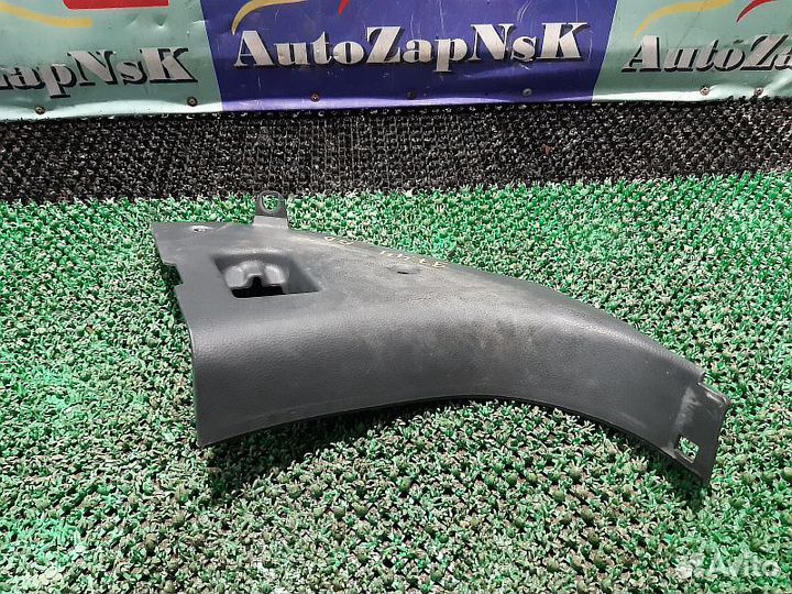 Обшивка стойки передней нижняя левая Mitsubishi L2