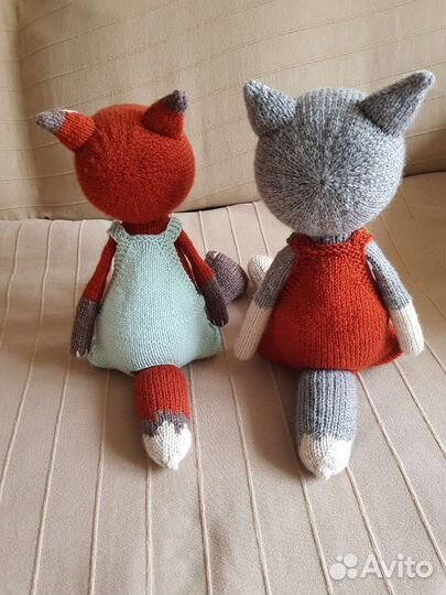 Игрушка вязаная лиса и волк