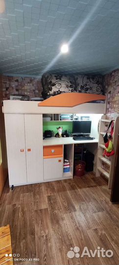 Детская кровать чердак со столом и шкафом