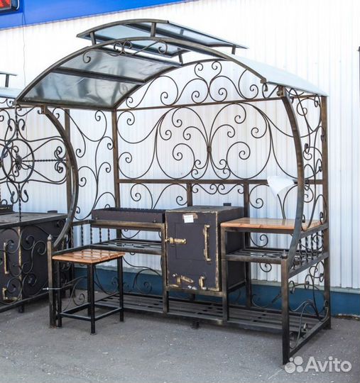 Мангал с крышей