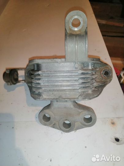 Подушка двигателя на Шевроле Круз