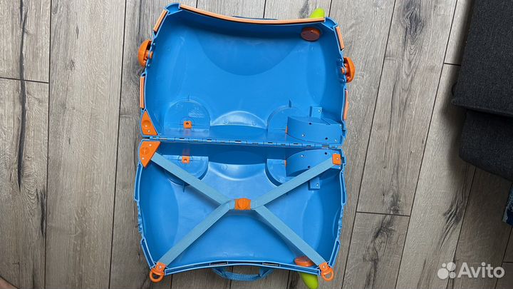 Чемодан на колесах