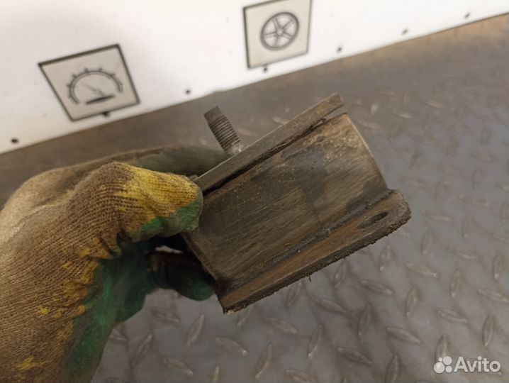 Опора двигателя для Mitsubishi Pajero 1