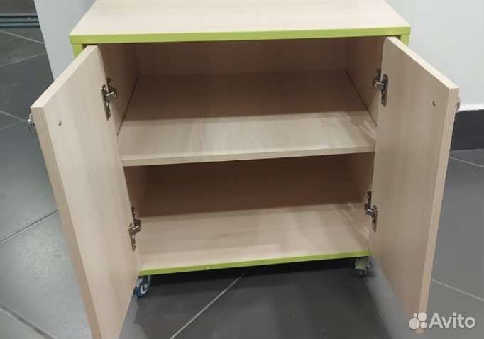 Тумба на колесиках