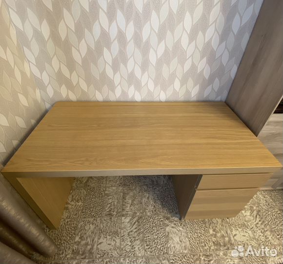 Стол письменный IKEA Malm