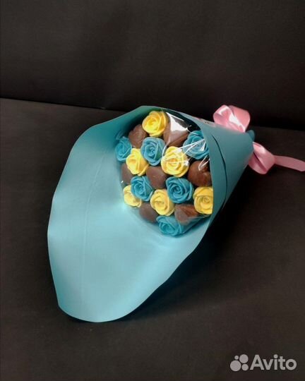 Шоколадные Розы и Сердца - 19 шт в Букете