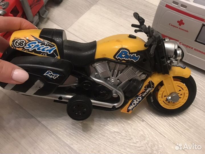 Машинки игрушечные