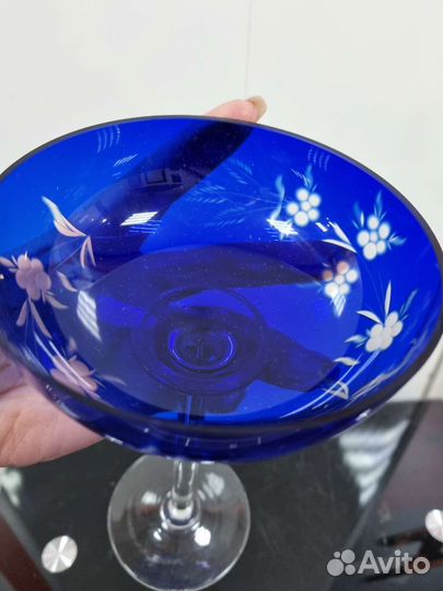 Ваза на ножке, кобальт. По диаметру не большая