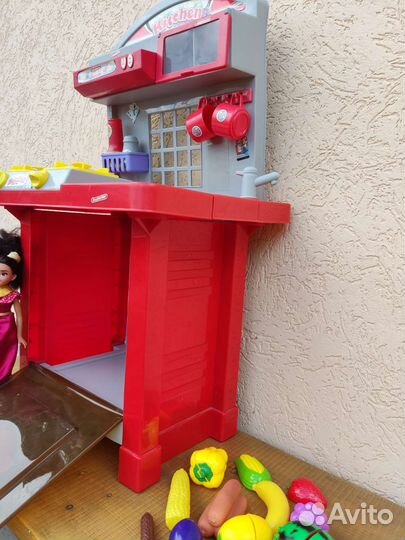 Детская кухня с духовкой б/у + бонус Кукла Disney