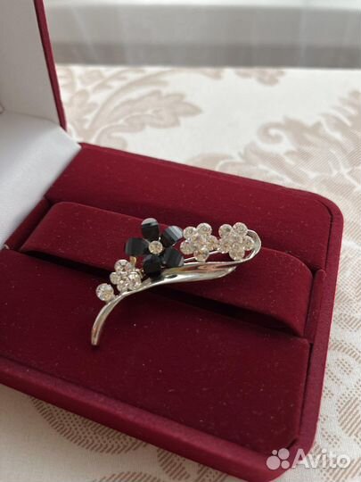 Брошь из 2000-х годов