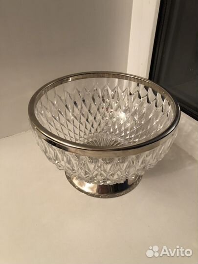 Продам хрустальную вазу